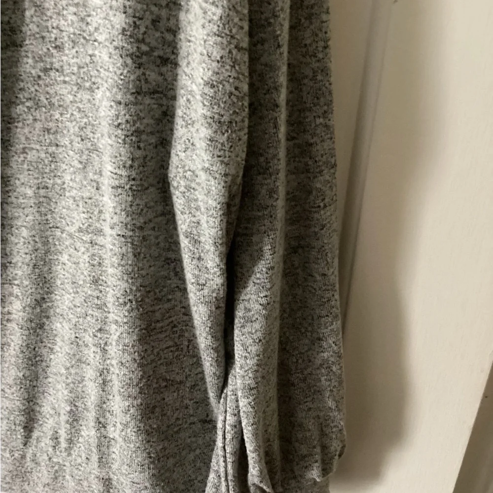 Lane Bryant Classic Long-Sleeve Top with Shirttail Hem Heather Grey 18/20 - Picture 9 of 9